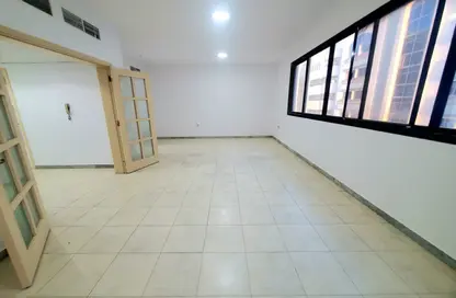 شقة - 3 غرف نوم - 4 حمامات للايجار في شارع الفلاح - وسط المدينة - أبوظبي