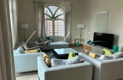 Living Room image for: Apartment - 3 Bedrooms - 3 Bathrooms for rent in Al Das - Shoreline Apartments - Palm Jumeirah - Dubai, Image 1