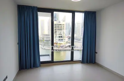 Empty Room image for: Apartment - 2 Bedrooms - 3 Bathrooms for sale in LIV Residence - Dubai Marina - Dubai, Image 1