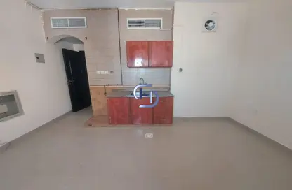 Apartment - 1 Bathroom for rent in Muwailih Building - Muwaileh - Sharjah