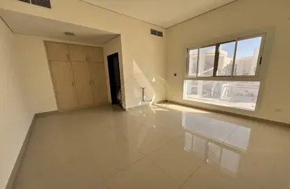 شقة - 3 غرف نوم - 4 حمامات للايجار في شعيبات العود - اشارج - العين