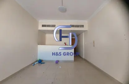 شقة - 1 حمام للايجار في مبنى جي جي كو مويلح - تجارية مويلح - الشارقة