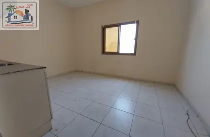 شقة - 1 حمام للايجار في بناء النباعة - النبعة - الشرق - الشارقة