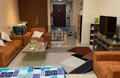 Living Room image for: Apartment - 1 Bathroom for rent in Ajman One Tower 1 - Ajman One - Ajman Downtown - Ajman, Image 1