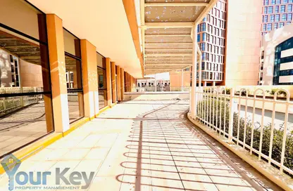 دوبلكس - 3 غرف نوم - 4 حمامات للايجار في يونايتد سكوير - الخالدية - أبوظبي