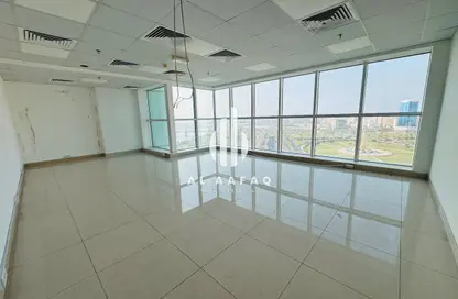 مكتب - استوديو - 6 حمامات للايجار في كريستال بلازا - المجاز 1 - المجاز - الشارقة مكتب - استوديو - 6 حمامات للايجار في كريستال بلازا - المجاز 1 - المجاز - الشارقة