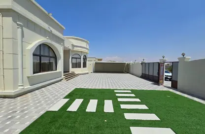 فيلا - 4 غرف نوم - 5 حمامات للايجار في الرفاع - رأس الخيمة