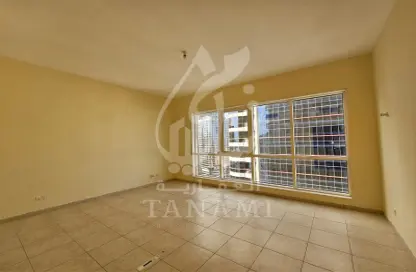 Empty Room image for: Apartment - 3 Bedrooms - 4 Bathrooms for rent in Al Salam Tower - Tourist Club Area - Abu Dhabi, Image 1