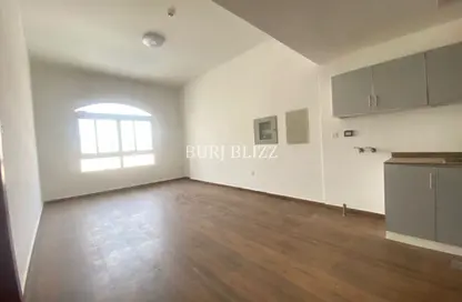 شقة - غرفة نوم - 2 حمامات للايجار في مسكن الامير - قرية الجميرا سركل - دبي