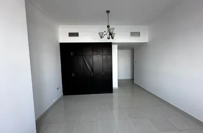 شقة - 2 غرف نوم - 2 حمامات للايجار في برج ربيعة - مجان - دبي لاند - دبي