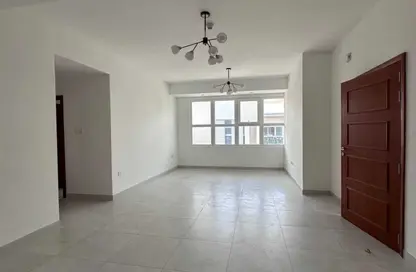 Apartment - 2 Bedrooms - 3 Bathrooms for rent in Sharaf DG Building - Al Karama - Dubai
