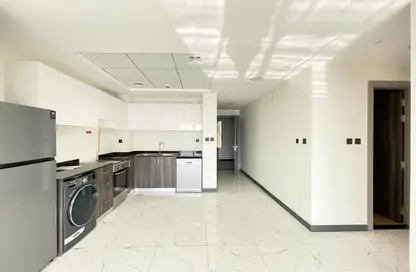 شقة - 2 غرف نوم - 2 حمامات للايجار في برج روكان B - برج روكان - روكان - دبي لاند - دبي