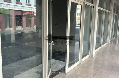 متجر - استوديو - 2 حمامات للبيع في واي-11 - طراز إنجليزي - المدينة الدولية - دبي