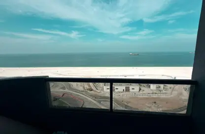 شقة - 3 غرف نوم - 3 حمامات للايجار في برج الكورنيش - طريق كورنيش عجمان - عجمان شقة - 3 غرف نوم - 3 حمامات للايجار في برج الكورنيش - طريق كورنيش عجمان - عجمان