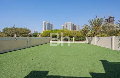 Villa - 4 Bedrooms - 5 Bathrooms for rent in Circle Villas - Jumeirah Village Circle - Dubai