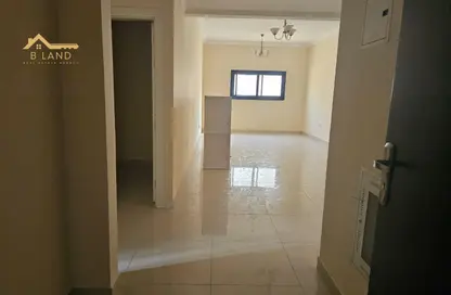 شقة - 3 غرف نوم - 3 حمامات للايجار في مجمع مويلح - تجارية مويلح - الشارقة شقة - 3 غرف نوم - 3 حمامات للايجار في مجمع مويلح - تجارية مويلح - الشارقة