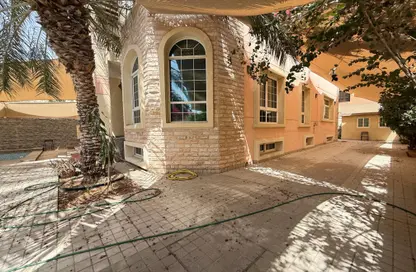 Villa - 4 Bedrooms - 5 Bathrooms for rent in Al Falaj - Al Riqqa - Sharjah