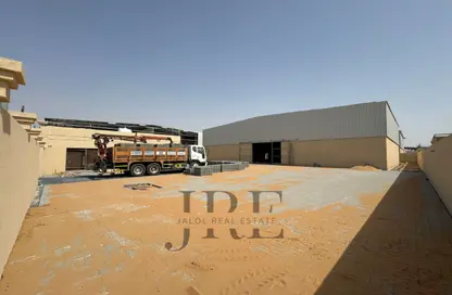Warehouse - Studio - 1 Bathroom for rent in Al Sajaa - Sharjah