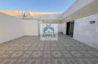 Apartment - 2 Bedrooms - 3 Bathrooms for rent in AlFalah - Muwaileh Commercial - Sharjah