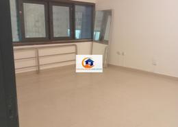 صورةغرفة فارغة لـ: شقة - 2 غرف نوم - 2 حمامات للكراء في مدينة زايد - أبوظبي, صورة 1