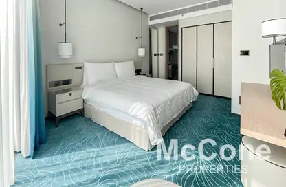 Room / Bedroom image for: Apartment - 1 Bedroom - 2 Bathrooms for rent in Jumeirah Gate Tower 2 - The Address Jumeirah Resort and Spa - Jumeirah Beach Residence - Dubai, Image 1