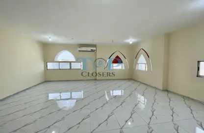 مكتب - استوديو - 1 حمام للايجار في الهيلي - العين