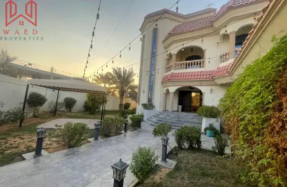 Villa - 4 Bedrooms - 5 Bathrooms for rent in Jumeirah 1 Villas - Jumeirah 1 - Jumeirah - Dubai