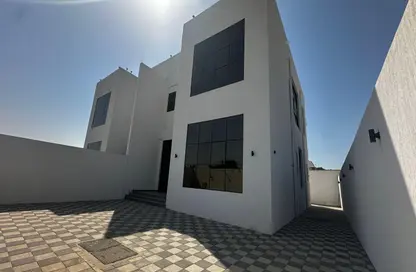 Villa - 4 Bedrooms - 6 Bathrooms for rent in Khuzam - Ras Al Khaimah