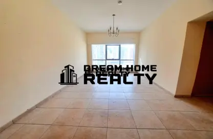 Apartment - Studio - 1 Bathroom for rent in Yasmeen Tower - Al Majaz 2 - Al Majaz - Sharjah