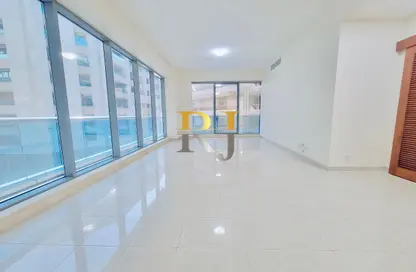 Apartment - 3 Bedrooms - 3 Bathrooms for rent in Silver Sands 2 - Mankhool - Bur Dubai - Dubai