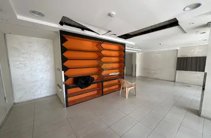 Shop - Studio - 2 Bathrooms for rent in Hai Al Qalaa - Al Jaheli - Al Ain