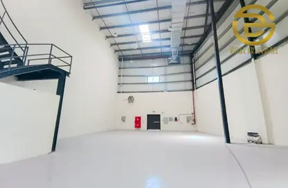 Warehouse - Studio - 4 Bathrooms for rent in Al Qusais Industrial Area 4 - Al Qusais Industrial Area - Al Qusais - Dubai