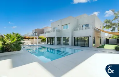 Villa - 5 Bedrooms - 4 Bathrooms for rent in Meadows 7 - Meadows - Dubai