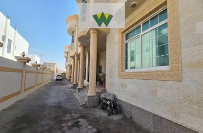 صورة لـ مبنى خارجي فيلا - 4 غرف نوم - 6 حمامات للايجار في مركز محمد بن زايد - مدينة محمد بن زايد - أبوظبي ، صورة رقم 1
