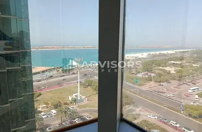 شقة - 3 غرف نوم - 4 حمامات للايجار في شارع الكورنيش - أبوظبي