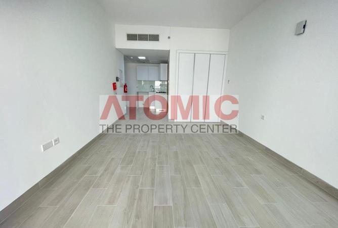 Large ready to move W/ big balcony for rent 