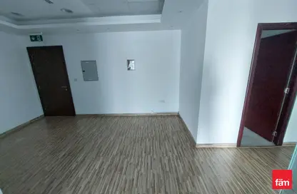 مكتب - استوديو - 1 حمام للايجار في القمة - الخليج التجاري - دبي