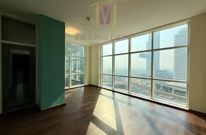 شقة - 2 غرف نوم - 3 حمامات للايجار في برج دوجا - شارع الشيخ زايد - دبي