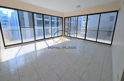 Apartment - 3 Bedrooms - 2 Bathrooms for rent in Golden Sands 1 - Mankhool - Bur Dubai - Dubai