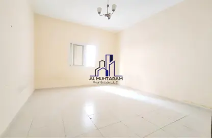 شقة - 2 غرف نوم - 2 حمامات للايجار في طريق فاير ستاشن - مويلح - الشارقة