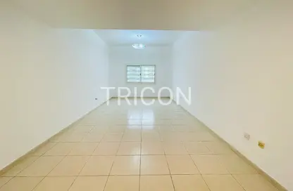شقة - 2 غرف نوم - 3 حمامات للايجار في عود ميثاء - بر دبي - دبي
