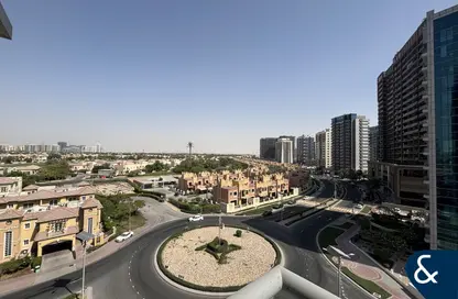 شقة - غرفة نوم - 2 حمامات للايجار في برج الكريكت - مدينة دبي الرياضية - دبي