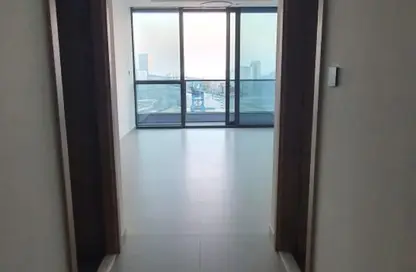 شقة - غرفة نوم - 2 حمامات للبيع في برج لا بلاج - الممزر - الشارقة - الشارقة