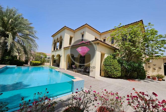 Ready to move in| 5 beds with pool| Corner villa