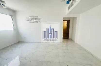 شقة - غرفة نوم - 1 حمام للايجار في الثاني مويلح - تجارية مويلح - الشارقة