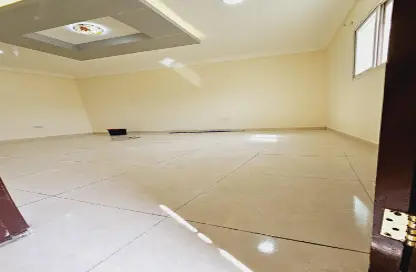 Empty Room image for: Staff Accommodation - Studio - 1 Bathroom for rent in Al Jimi - Al Ain, Image 1