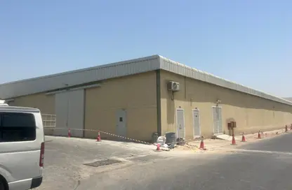 Warehouse - Studio - 1 Bathroom for rent in Umm Ramool - Dubai