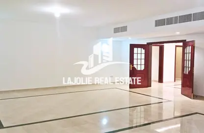 Apartment - 4 Bedrooms - 5 Bathrooms for rent in Khalifa Street - Abu Dhabi