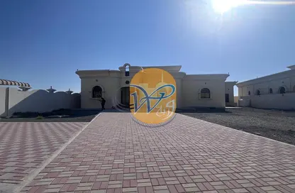 فيلا - 5 غرف نوم - 7 حمامات للايجار في الرفاع - رأس الخيمة