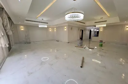 Villa - 5 Bedrooms - 6 Bathrooms for rent in Rabdan - Abu Dhabi